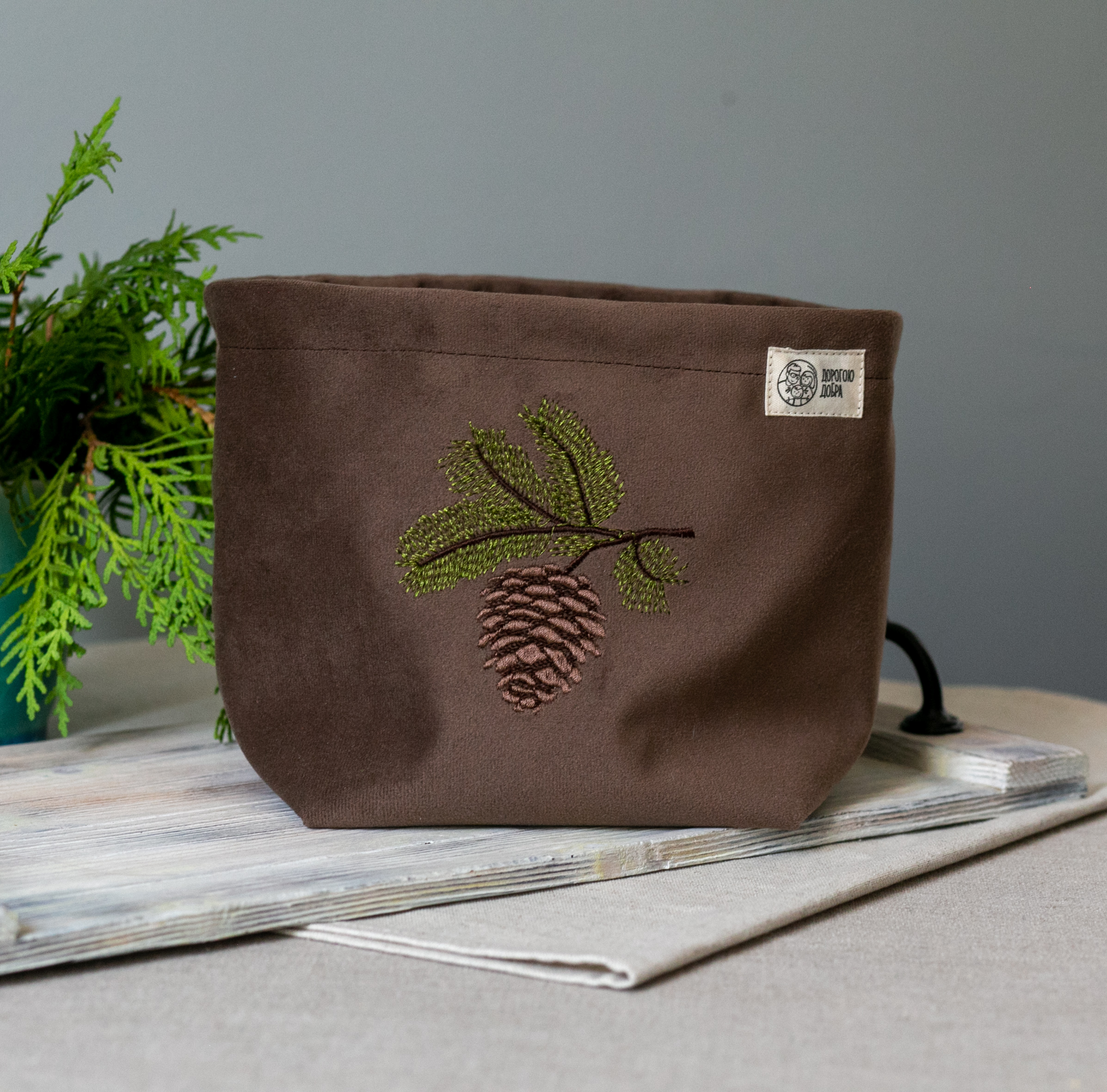 картинка Текстильная корзинка с вышивкой от магазина Одежда+