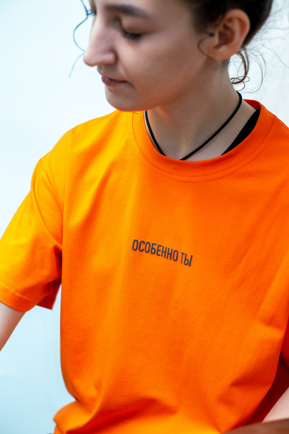 картинка Футболка "Каждый важен особенно ты" оранжевая, женская от магазина Одежда+